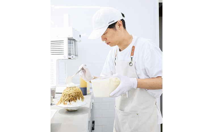 イタリアンや和食など、幅広い料理経験を持つシェフ・加藤さん。豊かな発想力で創作かき氷を生み出しています