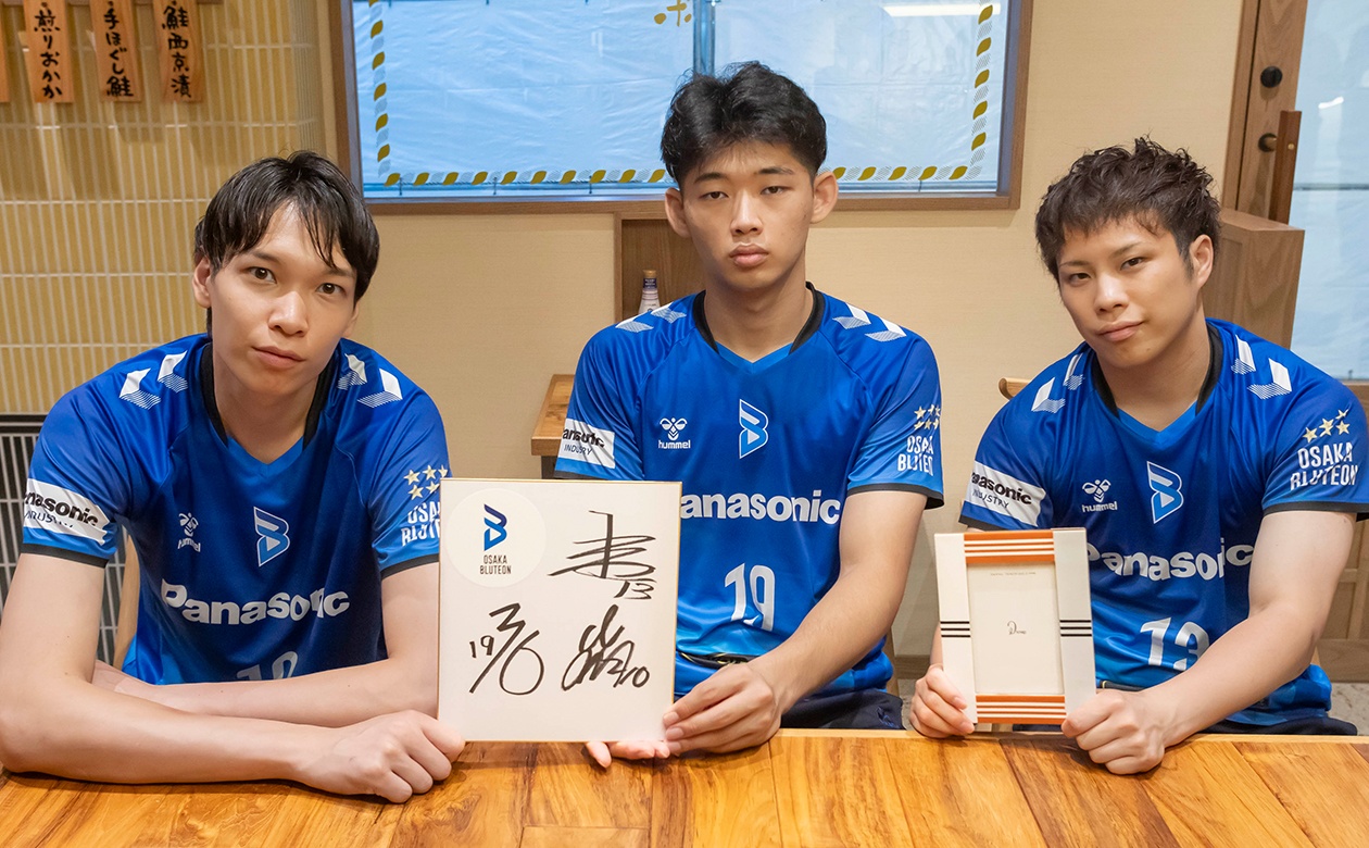 フォトフレームには今回の取材で撮影した3人の写真を入れてプレゼント！