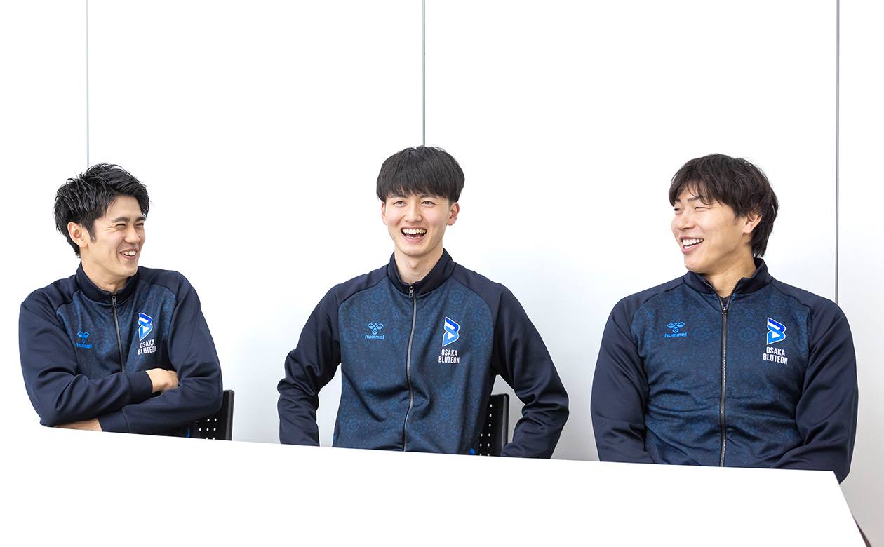 服選びと撮影を振り返り、お気に入りの服に出会えてとてもテンションが上ったという3人。