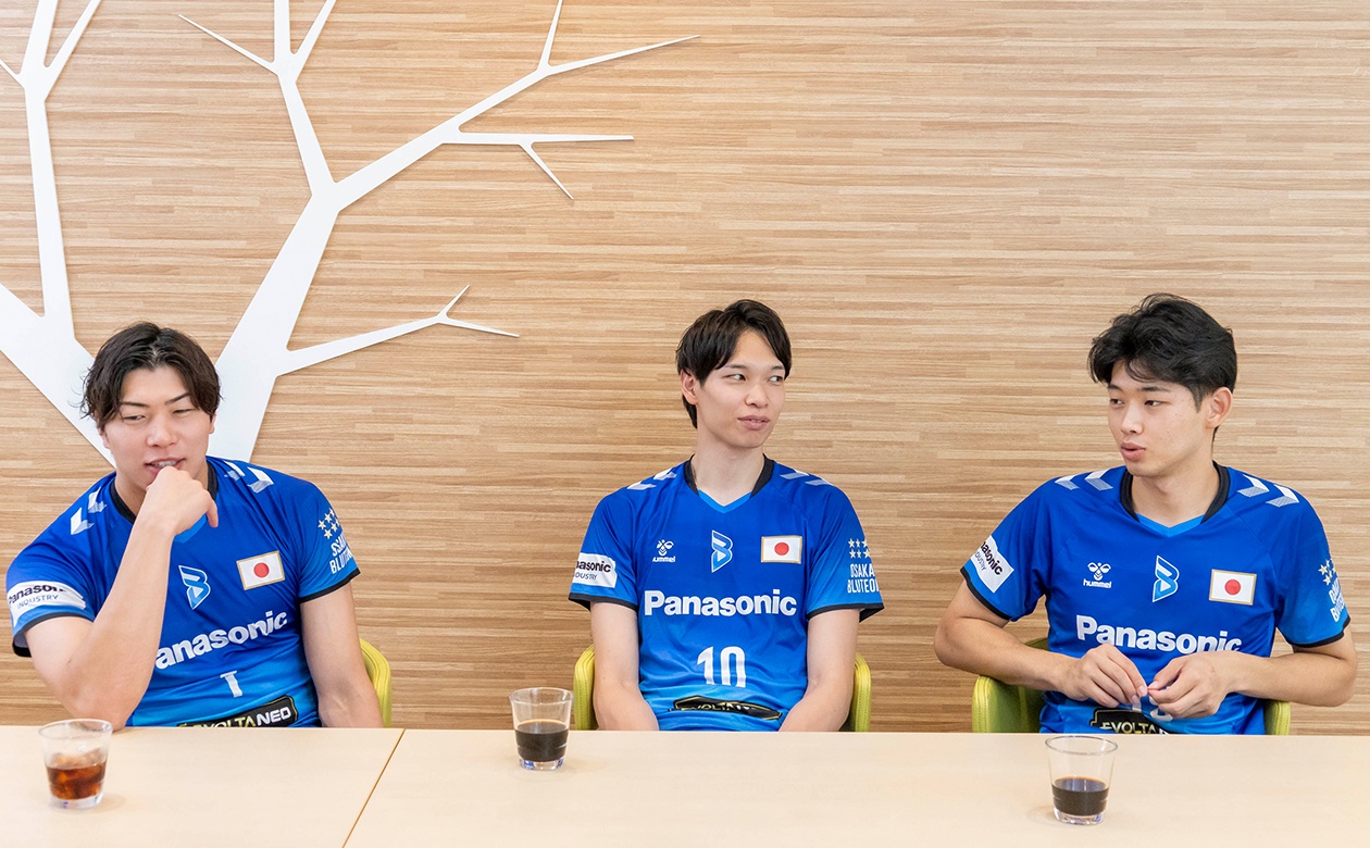 アフタヌーンティーを楽しむのは、3人ともこの日が初めて。「お昼ごはんとして食べるの？」「いつ食べるもの？」と、料理はもちろん楽しみ方も気になっている様子。<br>【ホテル京阪 京橋 グランデ】電話：06-6353-0321／交通アクセス：京橋駅下車すぐ