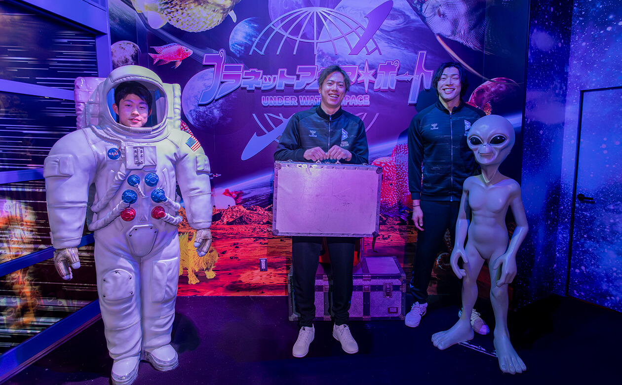 ポーズやポジションに悩みつつ、完成したのがコチラ！ 3人で宇宙旅行に行くならこんな感じ？