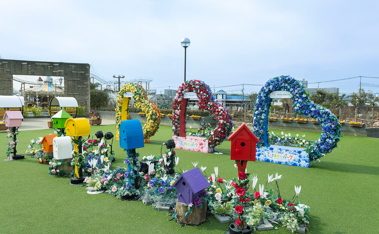 手前のフォトスポット「推し活小箱」は、小箱の中にひらパーのアトラクションが再現され、ぬいぐるみがアトラクションで遊んでいるような撮影ができる。