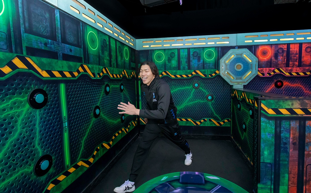 「どこ光ってんの！？」「光ってるボタンないけど！？」と初めてのゲームに焦る清水選手。