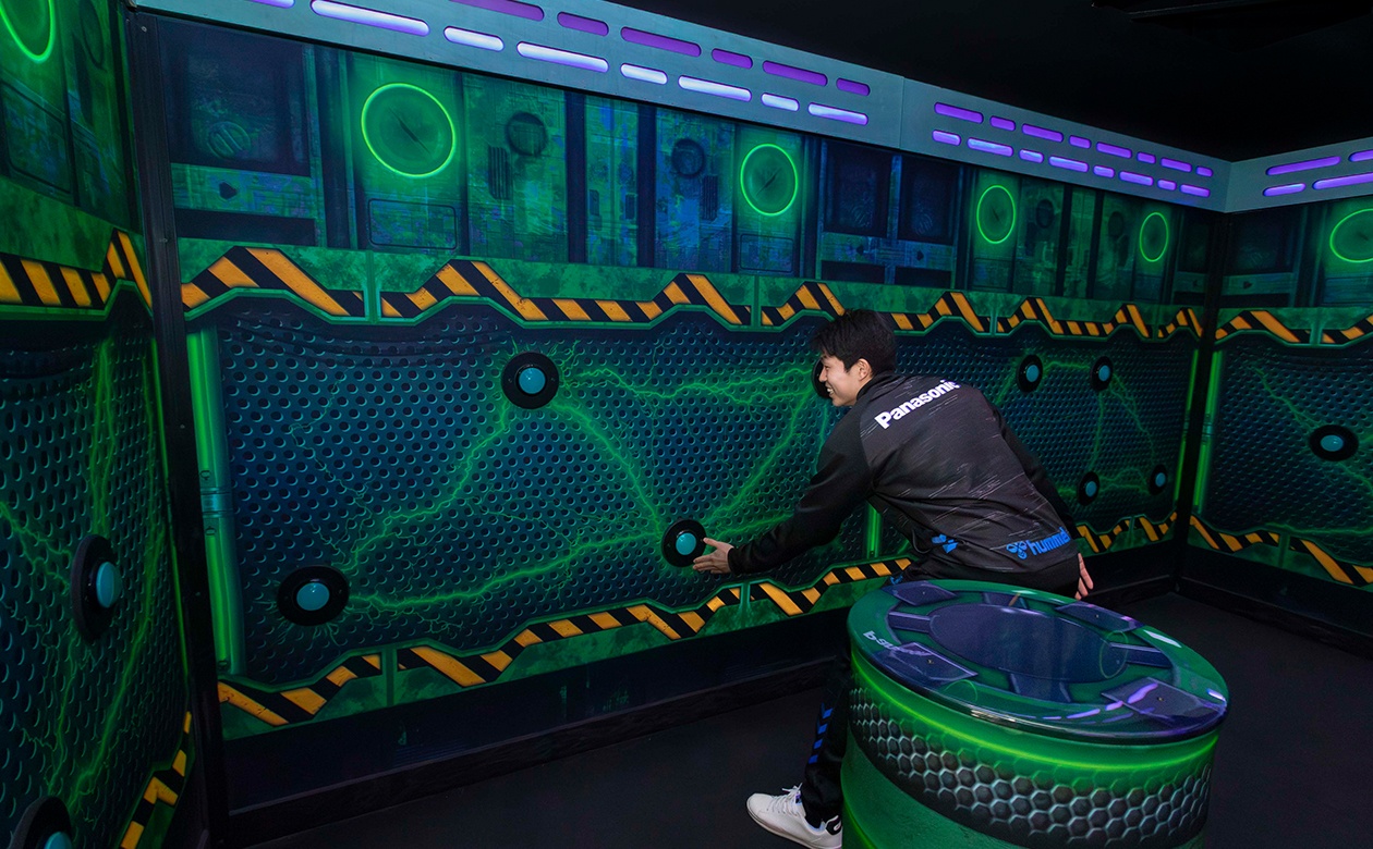 ゲームスタートと同時に勢いよく走り込む野添選手。右へ左へ、俊敏に動くが…。