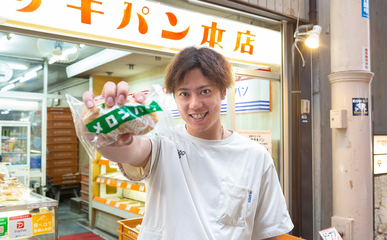 仲本選手が選んだのは『メロンパン／1個・180円』。白あんが入っているメロンパンのお味は！？