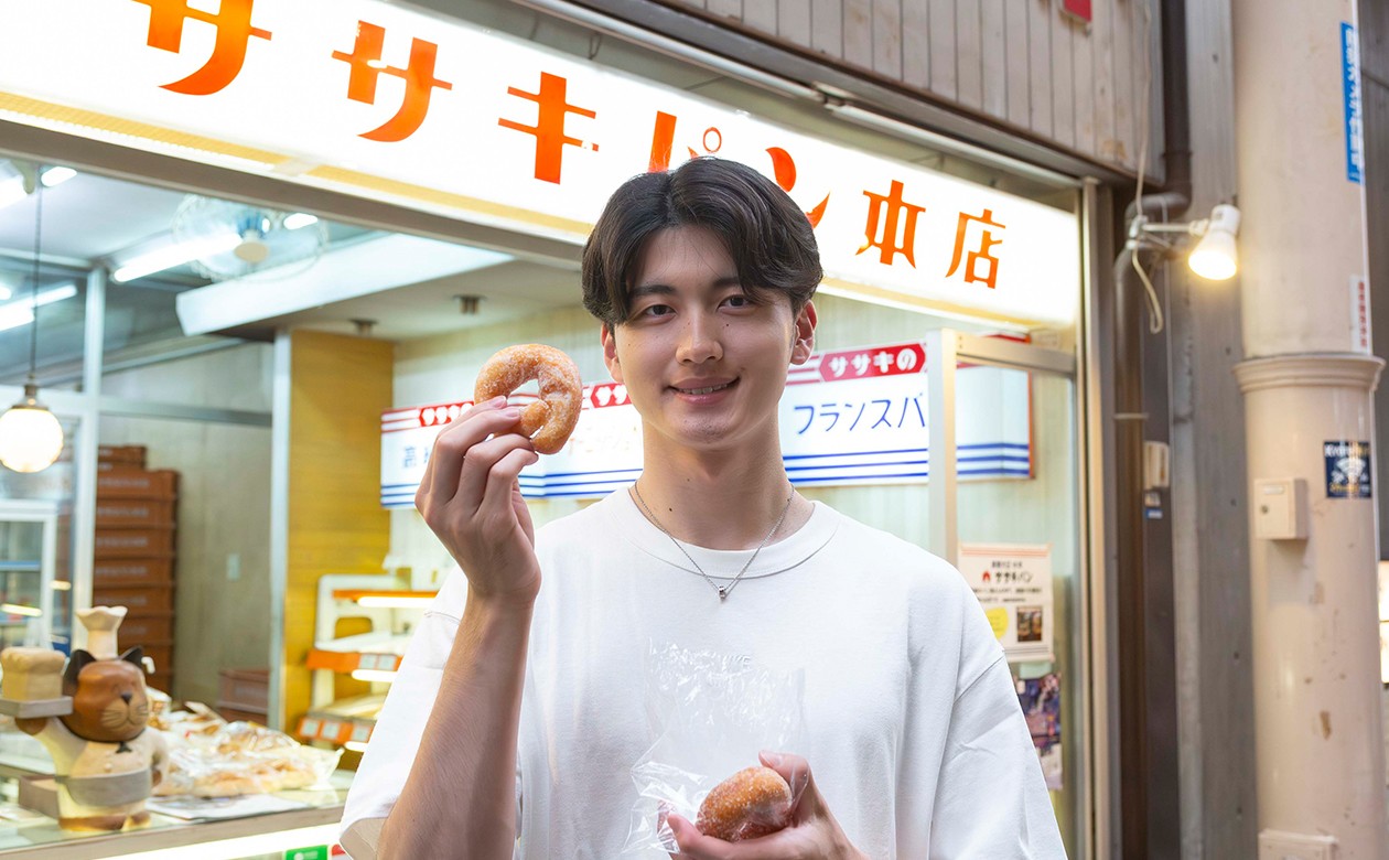 地元でも大人気の『ドーナツ／1個・100円』をセレクトした金田選手。