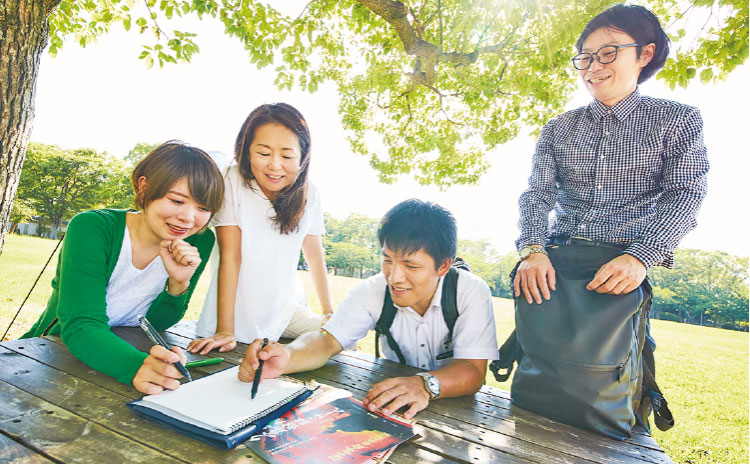 石垣に隠された歴史や石に刻まれた刻印がカギに。謎を解き明かしながら物語を進めていきます