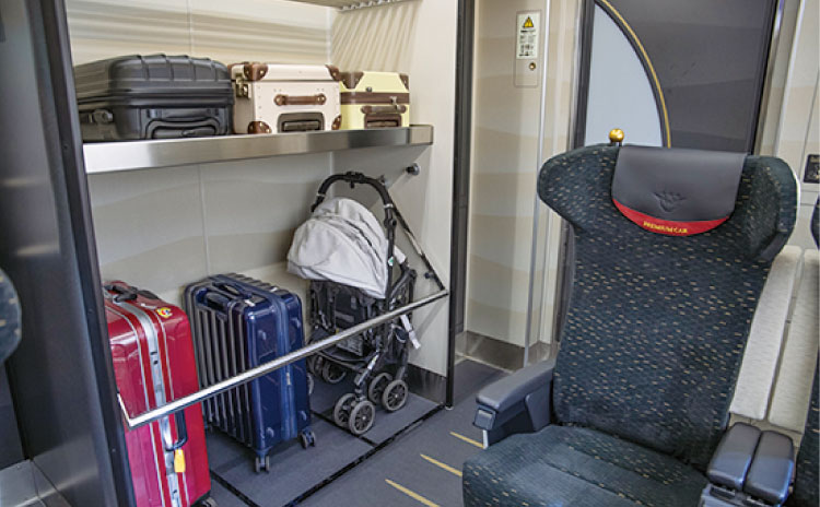 スーツケースなどの大きな荷物を置くことができるラゲッジスペース