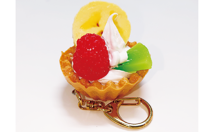 カバンなどに付けられる、タルトのキーホルダーもキュート。「フルーツタルトのキーホルダーを作ろう／2,300円」