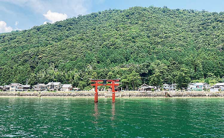 白鬚神社の湖上参拝は船旅ならでは