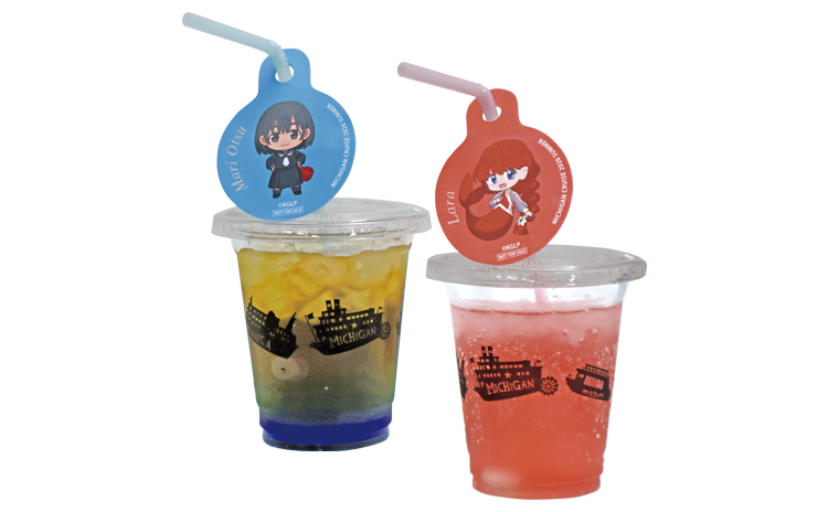 「ララのぶくぶく苺酢ソーダ/ 600円」などコラボドリンクを船内3階のバーで販売中