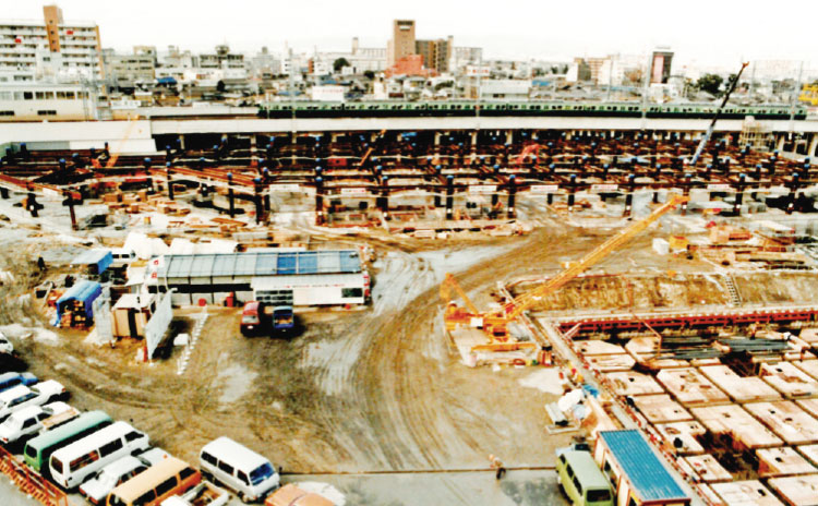 守口市駅前の工事の様子