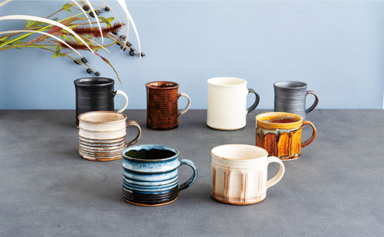 マットからツヤ感のある釉薬（ゆうやく）までそろう和風の「マグカップシリーズ／1個・1,980円から」
