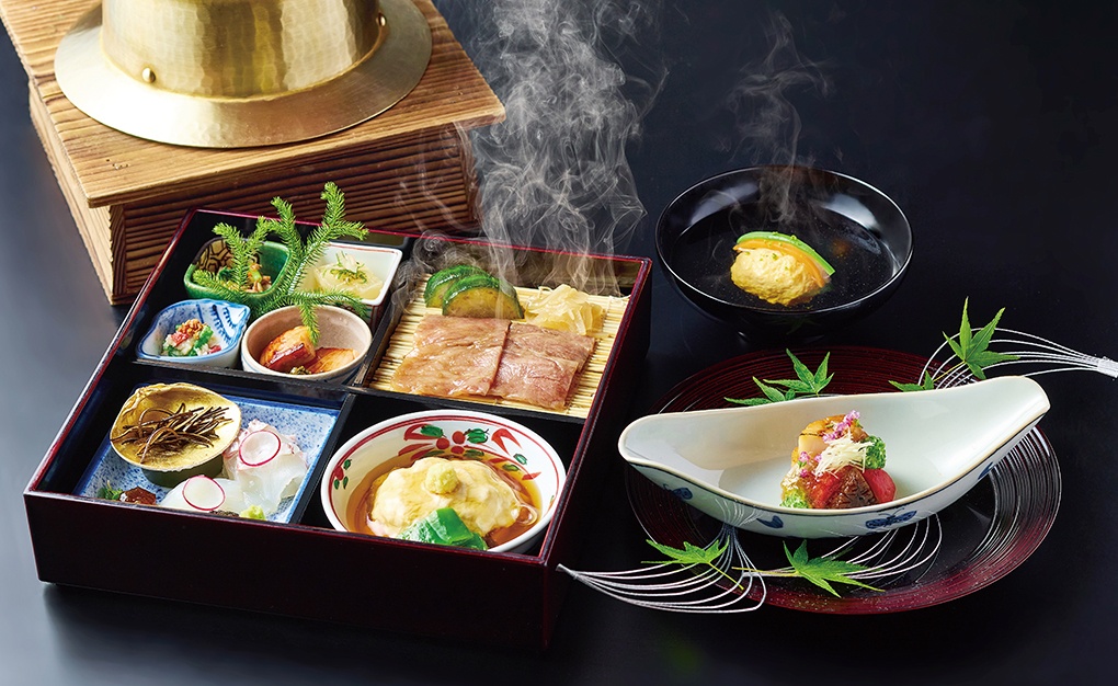 昼食限定の松花堂弁当「雅」は9,000円