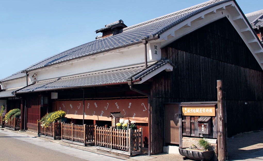 街道に面した主屋は、1811（文化8）年築の枚方市指定文化財。枚方宿と淀川の密接な関わりや江戸時代の面影を伝える