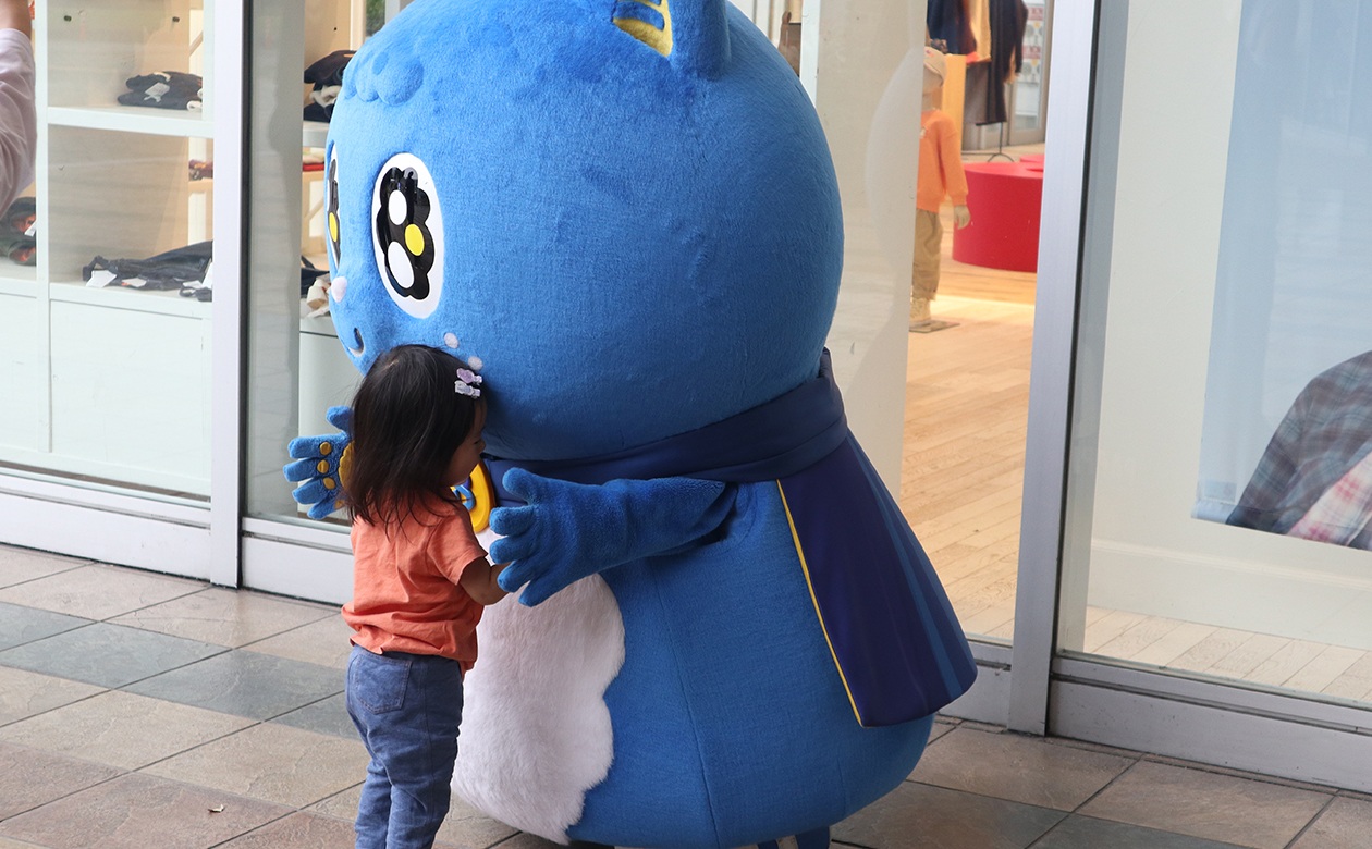 地域・社会連携活動「BLUE ACTION」樟葉駅前広場バレーボール教室レポート
