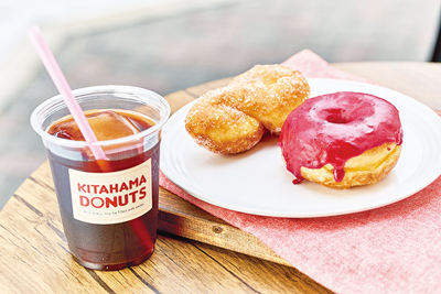 「ジャンブルベリー/300円」「ツイストドーナツ/250円」「水出しアイスコーヒー/400円」