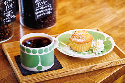 「本日のコーヒー/450円」「プレーンマフィン/250円」