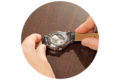 ベルトの付け替えが簡単にできるので、気分や装いに合わせて楽しめます