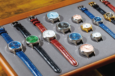 JIOSの全モデルがそろう工房兼店舗で、実際に時計を手に取ることができます