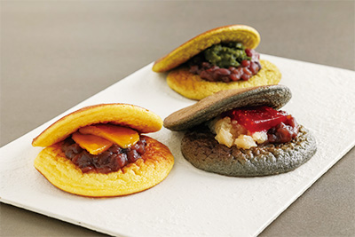 しっとり生地でつぶあんや抹茶あん、錦玉羹(きんぎょくかん)などを挟んだ「どら焼き各種/180円から」