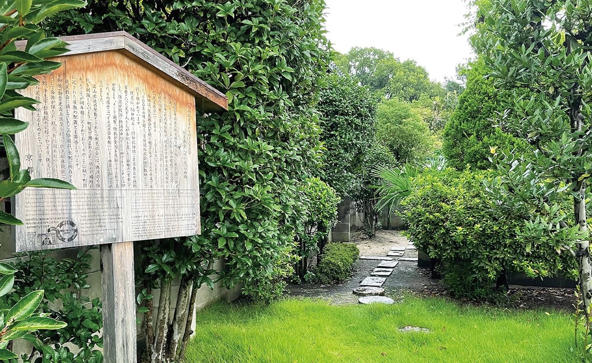 伏見教会へ通じる小道