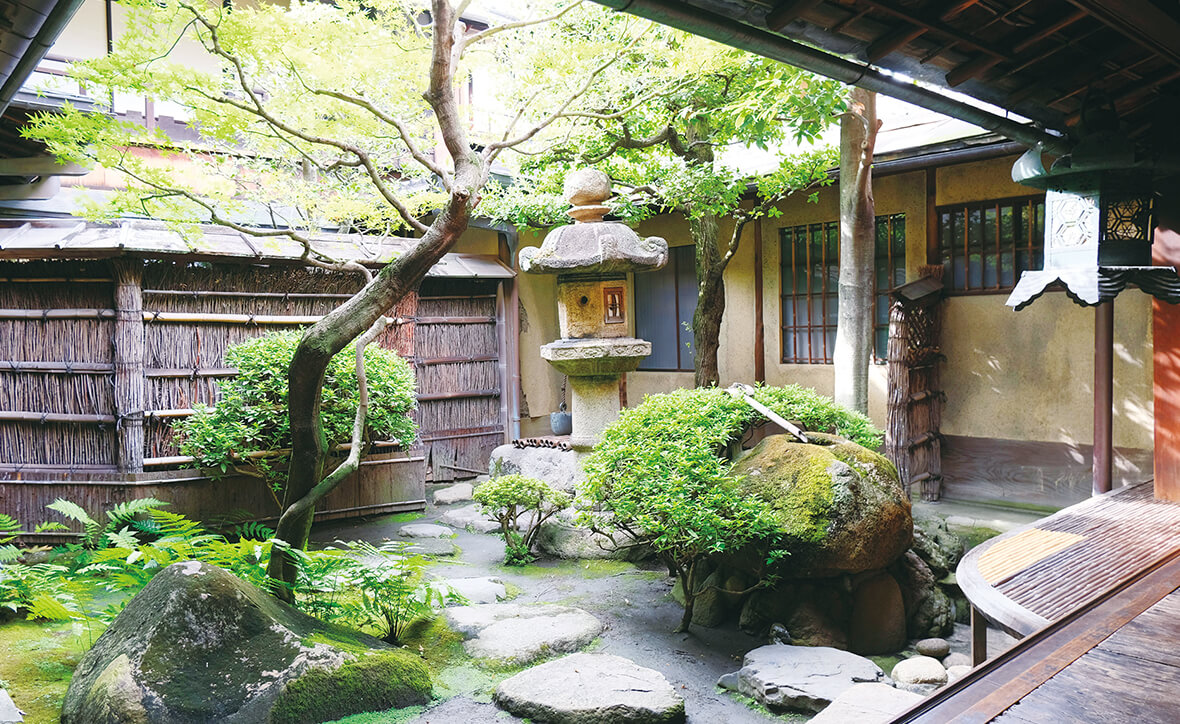 江戸時代から続く広々とした坪庭