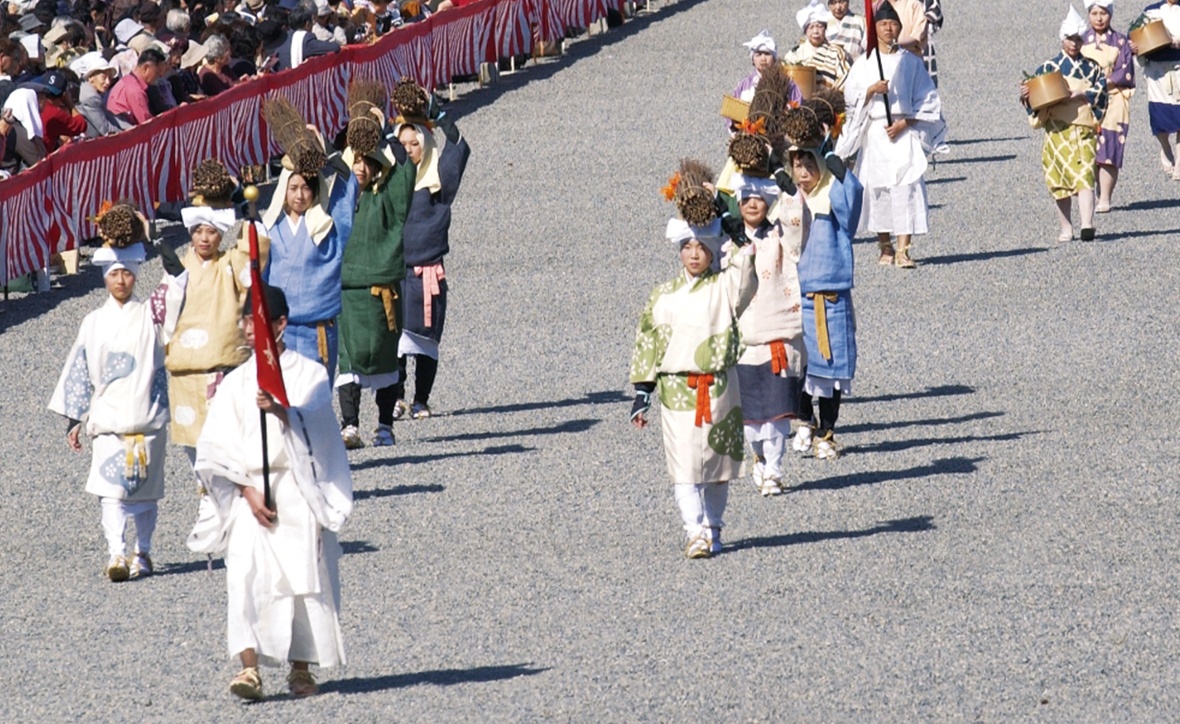 薪や炭を売り歩いた大原女