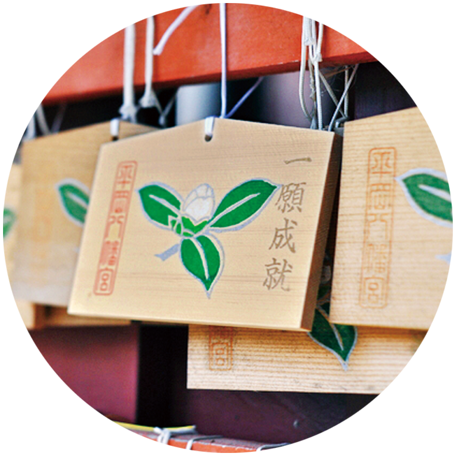 白玉椿をあしらった絵馬