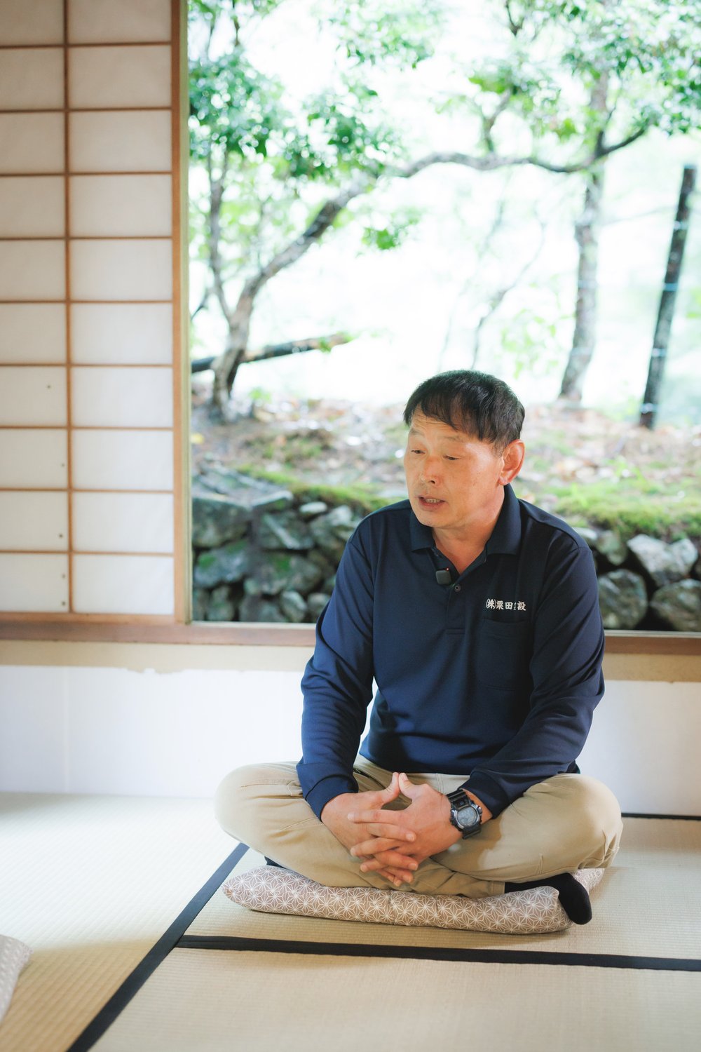 対談中の粟田純德