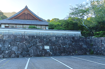 西教寺の石垣と堂宇