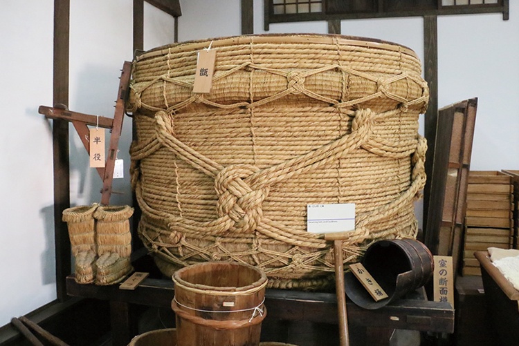 伝統的な酒造りの用具なども展示。日本の酒造り文化について深く知ることができる