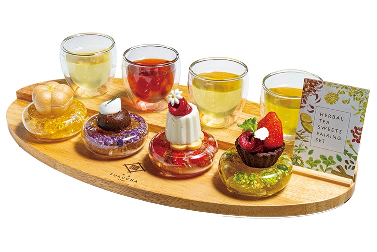 ショウガと玄米茶、ハイビスカスとほうじ茶などアレンジしたお茶とスイーツのペアリングを楽しむ「ハーバルティーペアリング／1,925円」