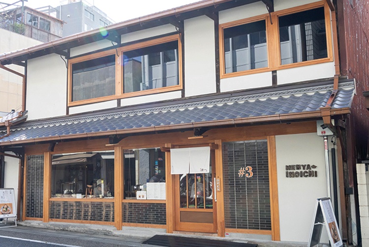 古民家の雰囲気を残しながらもスタイリッシュな店舗"