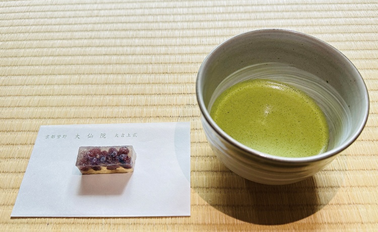 「三福茶／500円」は菓子（すいしょう）付き