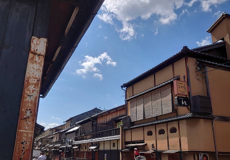 Hanami-koji Street