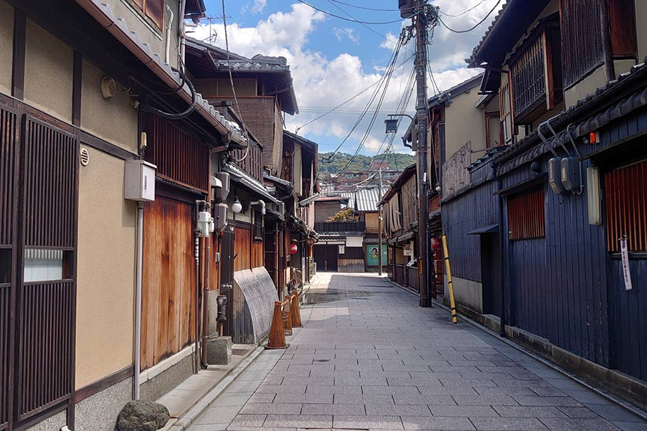 Hanami-koji Street