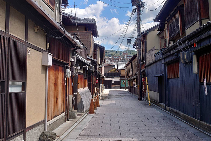 Hanami-koji Street