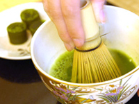 Experience grinding matcha green tea powder at Kanbayashi Sannyu