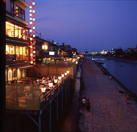 Kamogawa no Yuka – River Dining